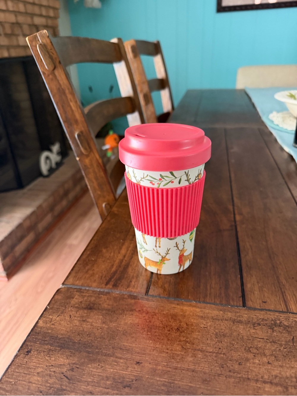 Reusable Travel Mug with Pink Lid and Grip - Decorative Reindeer Pattern